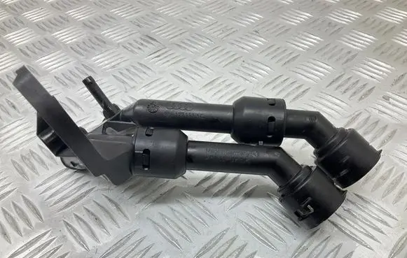 Engine coolant pipe/hose