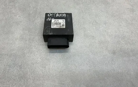 Skoda Octavia Mk3 (5E) Fuel injection pump control unit/module 3Q0906121