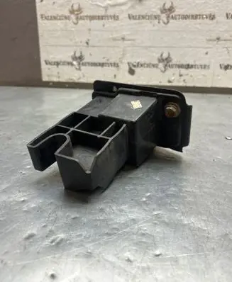 Renault Captur Front bumper mounting bracket 758j69957R