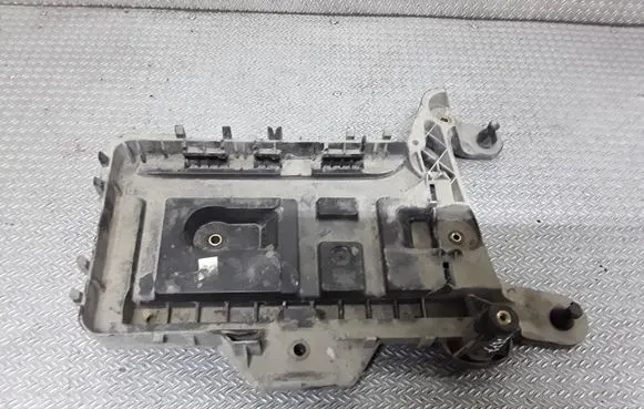 Volkswagen Caddy Battery tray 1K0915333H