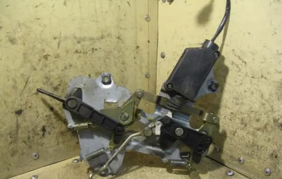 KIA Carnival Rear door lock