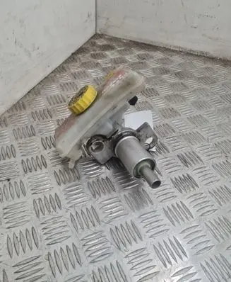 Audi A6 S6 C6 4F Master brake cylinder 32057009