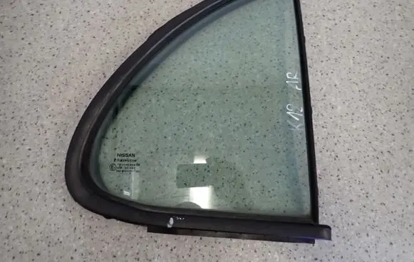 Nissan Micra Sliding door window/glass 