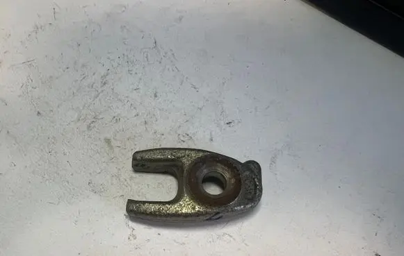 Nissan Juke I F15 Fuel Injector clamp holder