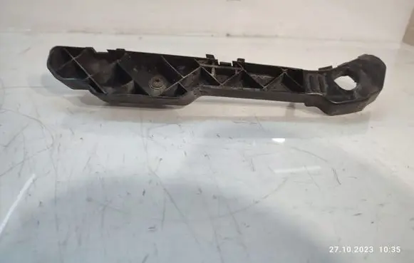 KIA Carens II Front bumper mounting bracket 865111D000
