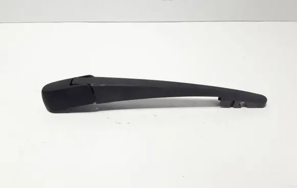 Rear wiper blade arm