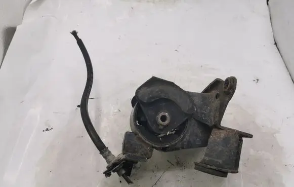 Nissan X-Trail T30 Engine mounting bracket NOCODE