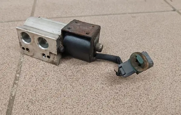 Honda Accord Air conditioning (A/C) expansion valve 4433100911