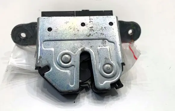 Opel Corsa E Tailgate exterior lock 39021416