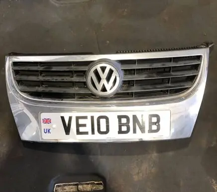 Volkswagen Touran I Front bumper upper radiator grill 1T0853651D