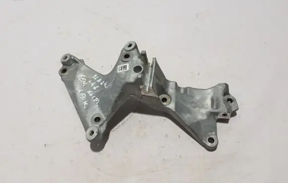 Mercedes-Benz GLA H247 Generator/alternator bracket A2821508000