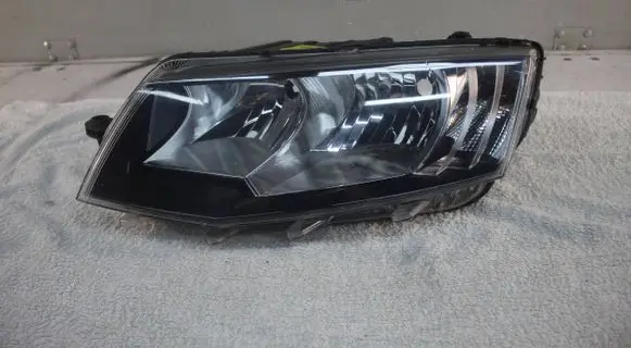 Skoda Octavia Mk3 (5E) Headlight/headlamp 5E1941015 LE11A6275 030127220100