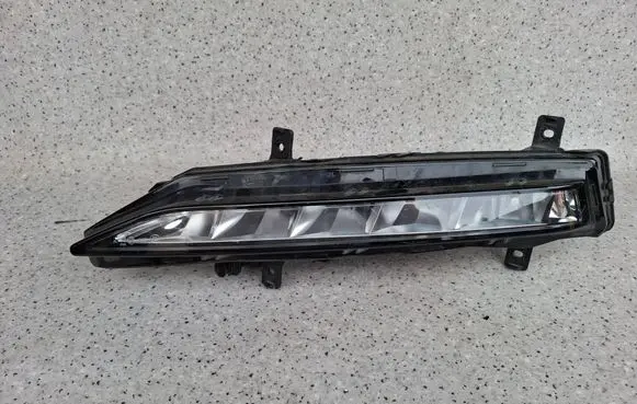 Skoda Superb B8 (3V) Front fog light 3V0941699B 90150336