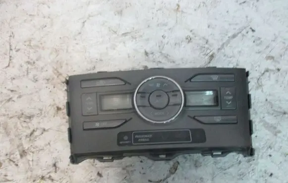 Toyota Auris 150 Climate control unit 55900-02220-B
