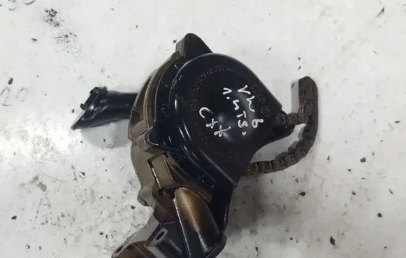 Volkswagen Golf VI Oil pump 