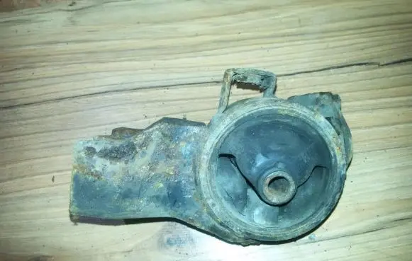 Mitsubishi Colt Engine mount bracket mr244836