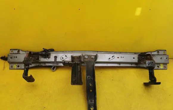 Nissan NP300 Radiator trim 