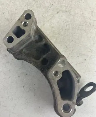 Peugeot 207 Engine mounting bracket 9649110180