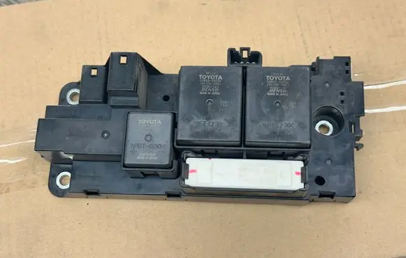 Toyota Auris E180 Relay mounting block G92Z133011