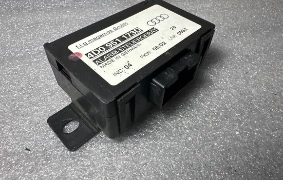 Audi A8 S8 D2 4D Alarm control unit/module 4D0951173D