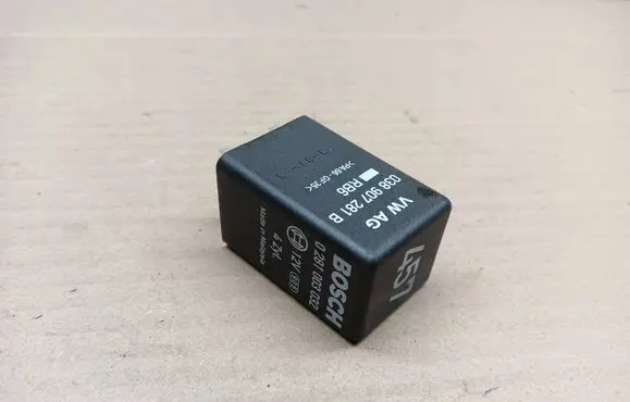 Audi Q5 SQ5 Glow plug pre-heat relay 038907281B