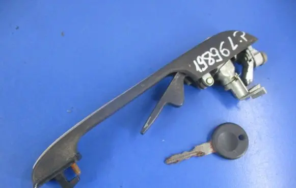 Volkswagen Polo II 86C 2F Front door exterior handle