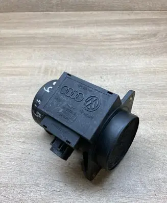 Volkswagen Golf IV Mass air flow meter 074906461 71822101