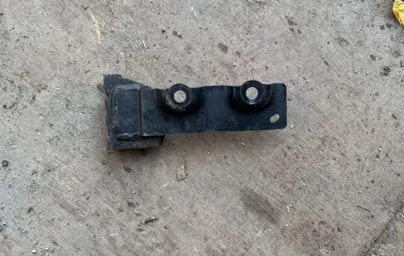 Subaru Outback (BS) Rear differential/diff mount bracket 41324FL001