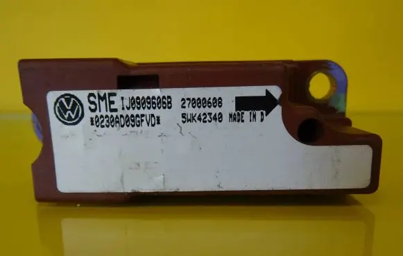 Skoda Octavia Mk1 (1U) Airbag deployment crash/impact sensor 1J0909606B