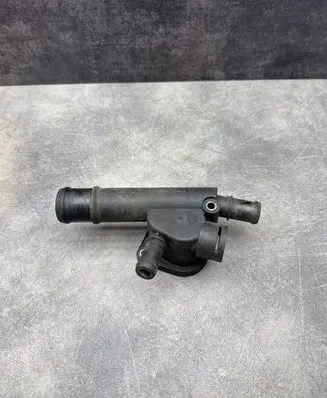 Volkswagen Golf IV Engine coolant pipe/hose 038121132D