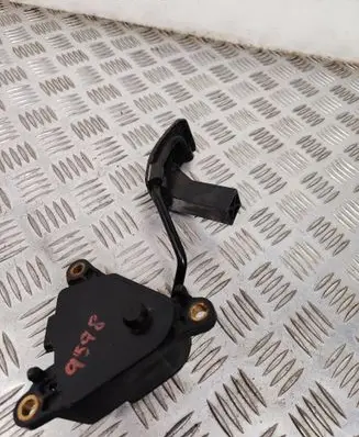 Nissan X-Trail T31 Accelerator throttle pedal 18002JG40B