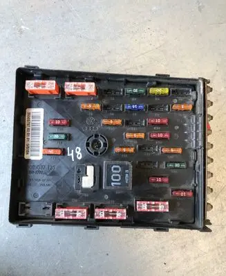 Volkswagen PASSAT B6 Fuse module 3C0937125 63592777