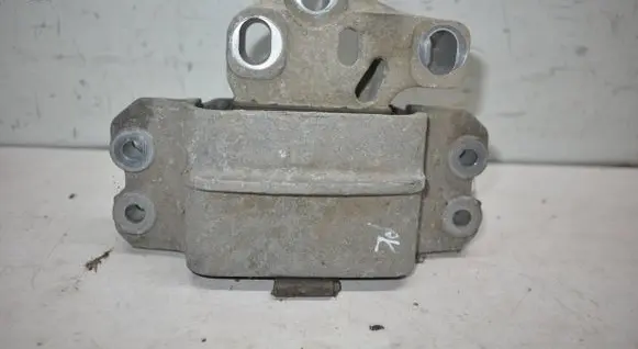 Volkswagen Tiguan Engine mount bracket 5N0199555K 5N0199555