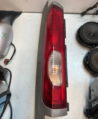 Opel Vivaro Rear/tail lights 93857722