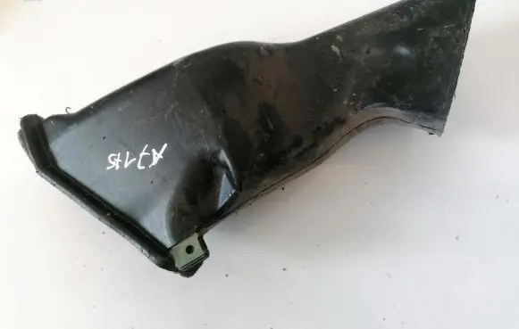 Chrysler Pacifica Air intake hose/pipe 05005199aa