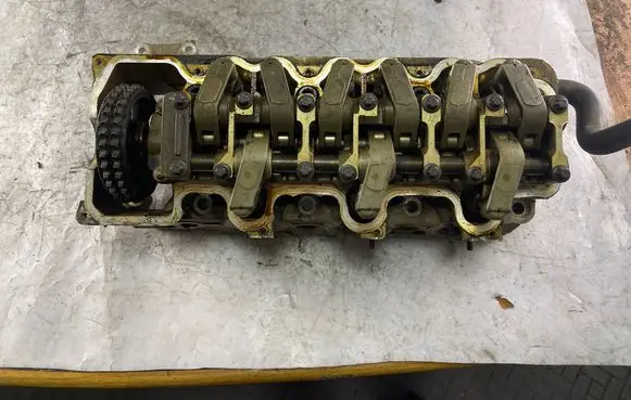 Mercedes-Benz E W210 Engine head R1120161301 R1120161201
