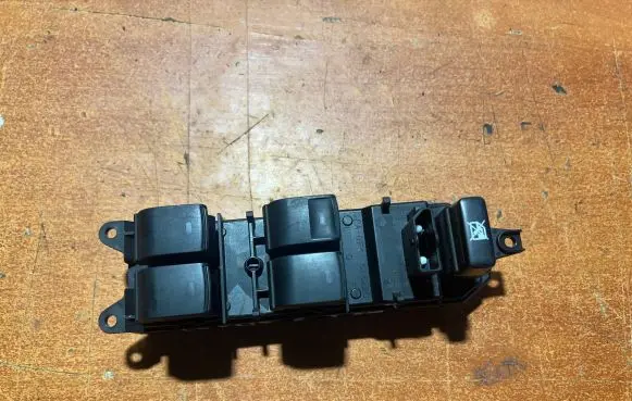 Lexus CT 200H Electric window control switch 8404033100 515220 4352K26
