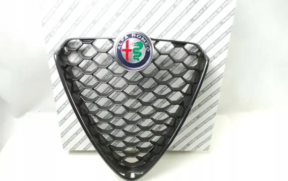 Alfa Romeo Giulia Front bumper upper radiator grill 156157028