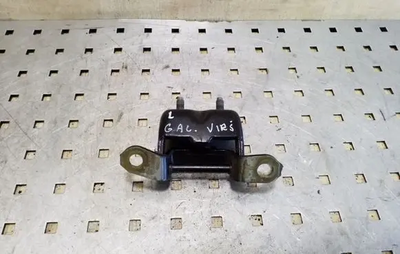 Nissan Pathfinder R51 Rear door upper hinge