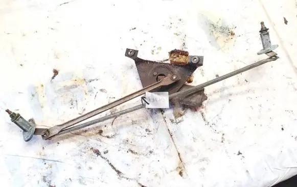 Volkswagen I LT Front wiper linkage and motor