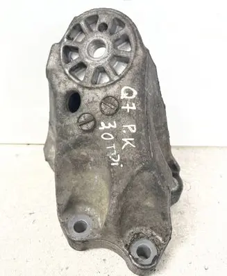 Audi Q7 4L Engine mounting bracket 7L6199307A
