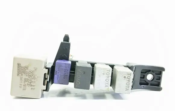 Toyota Avensis T250 Fuse module 