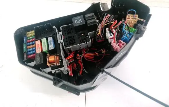 Volkswagen Touareg I Fuse box set