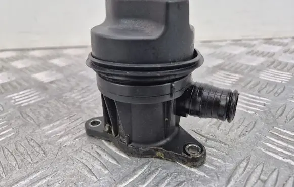 Mercedes-Benz A W176 Oil fill pipe A2700100001
