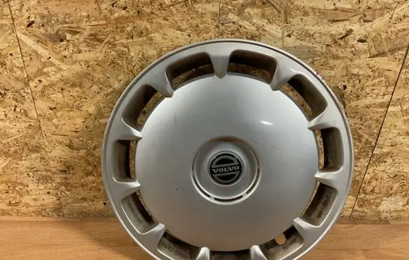 Volvo V70 R16 wheel hub/cap/trim 9173710 1125