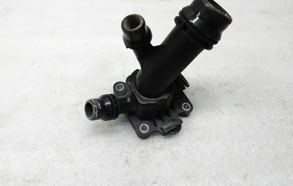 Thermostat/thermostat housing