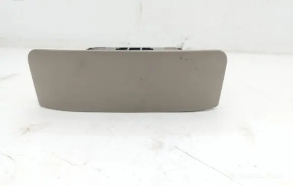 KIA Sedona Cup holder back 