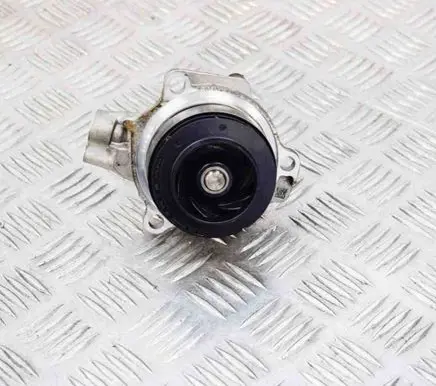 Volkswagen Golf VII Water pump 04L121011E