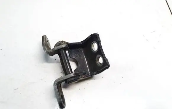 Honda CR-V Rear door lower hinge