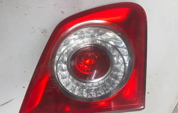 Volkswagen Jetta VI Tailgate rear/tail lights 983151
